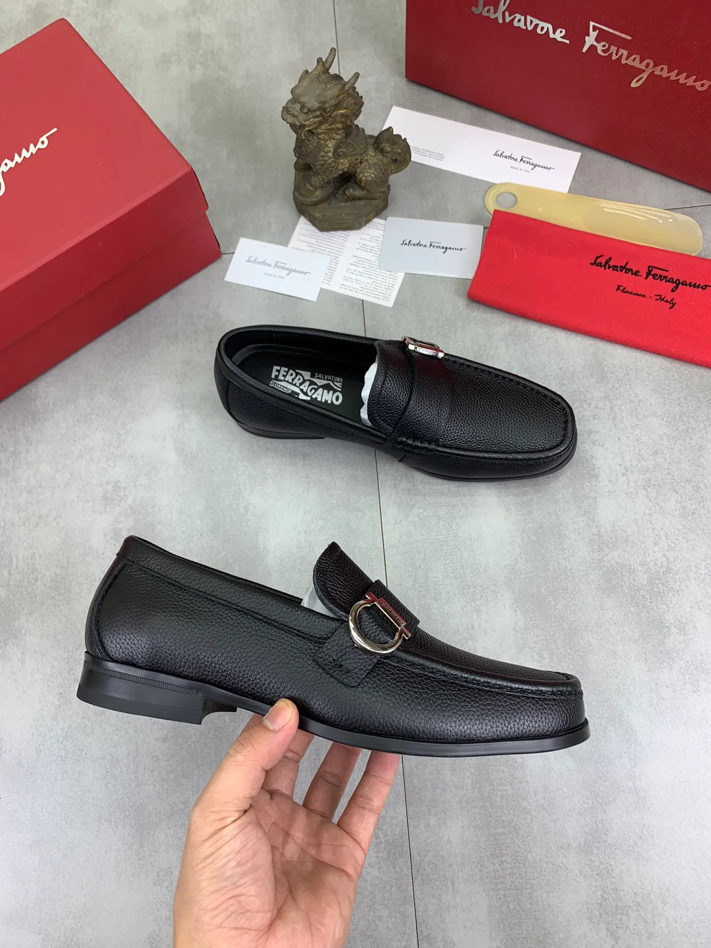 Men's Men's Shoes 💰P460💰[New Style] Water-dyed Niuli 🆘[Salvatore Ferragamo] Ferragamo's latest casual business leather shoes for men! Available at counters simultaneously! The fabric is made of specially imported original calfskin, the lining is made of imported water-dyed cowhide, and the original combination outsole is absolutely luxurious and leads the fashion trend. Matching code: 38-45; 3️⃣ colors available